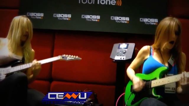 ROCK BOOBS - Nita Strauss & Courtney Cox - The Trooper