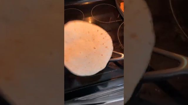 44g Protein CHICKEN QUESADILLA Recipe! смотреть онлайн
