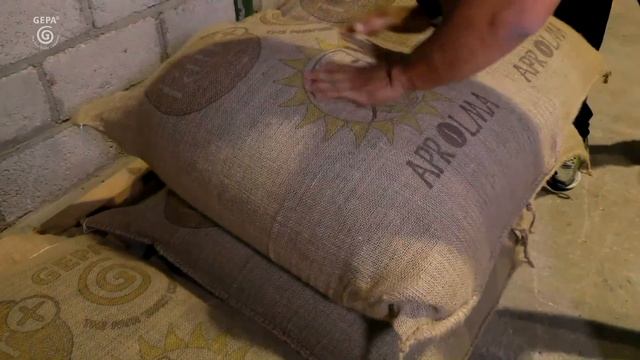 Von der Kaffeekirsche zum Röstkaffee bei APROLMA смотреть онлайн