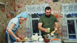 ЖИЗНЬ В ГЛУХОЙ УРАЛЬСКОЙ ДЕРЕВНЕ | КУРЫ НЕСУТ ЗОЛОТЫЕ ЯЙЦА | КВАШЕНАЯ КАПУСТА С ВИТАМИНАМИ