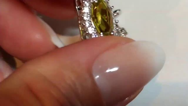 Серьги с турецкими лаб. Султанитами (диаспор) 12х6 мм и фианитами, смешанный цвет смотреть онлайн