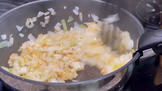 Еда из 90-ых! Фаршированный картофель на большую семью! Быстро, вкусно и точка! смотреть онлайн