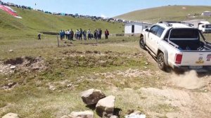 VW AMAROK vs Mitsubishi L200 @OFF ROAD