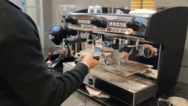 Butler's Traditional Coffee Machine - Roma 1&2 смотреть онлайн