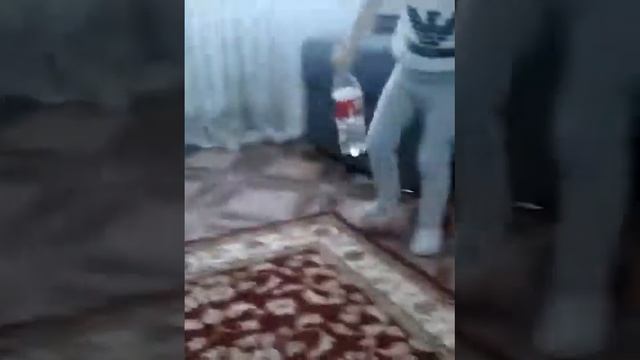 У нас просто бутылка воды челенж не получилось смотреть онлайн