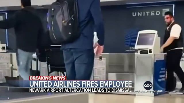 United Airlines fires worker who allegedly slapped ex-NFL player смотреть онлайн