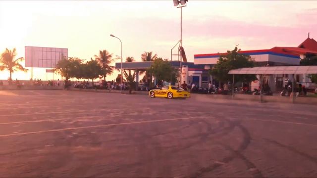 Mazda Series 8 RX-7 Tyre Slaying Sessions смотреть онлайн