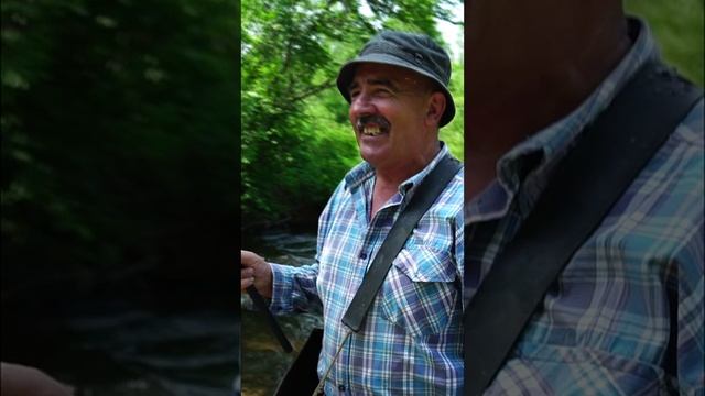 Рыбак радуется первой рыбке! Ловля хариуза в Приморье! смотреть онлайн