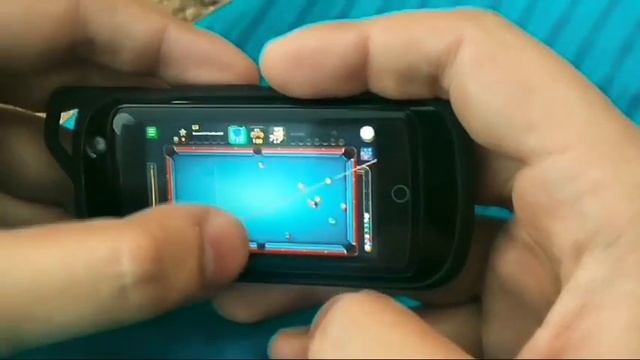 Playing 8 Ball Pool In Mini Phone смотреть онлайн