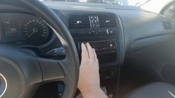 Активный сабвуфер DL Audio Barracuda 12A Flat в Volkswagen Polo Sedan