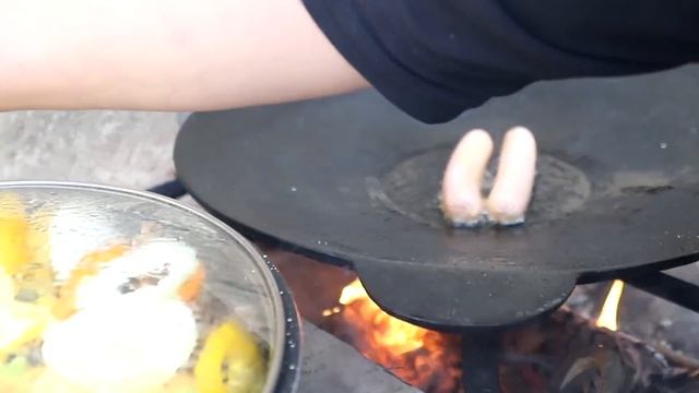 Mal Ətindən Dümləmə Bol Bol Tərəvəzlərlə və Ponçik Peraşkilər Gənc Ailənin Kənd Həyatı смотреть онлайн