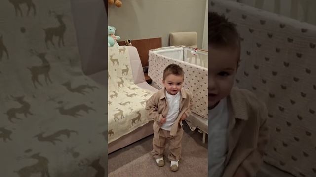 Тим пошел на день рождения Эмилия и Тео ходит