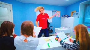 Друг - Невидимка или Веселый Пранк? Смешные Ситуации с Друзьями! Мы Семья - Лучшее!