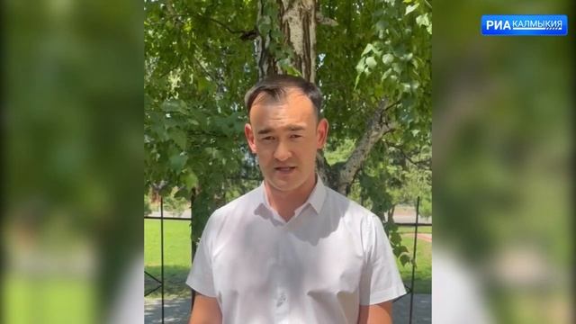 В Лаганском районе ведется борьба с саранчой смотреть онлайн