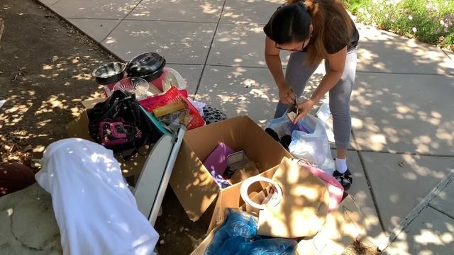 DUMPSTER DIVING ONLINE HIGH-TECH DUMPSTER, WOW SUPER JACKPOT TONS OF SHOES,CLOTHES,BAGS MANY MORE!! смотреть онлайн