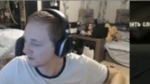 Голая девушка JOVE во время стрима. Марго в шортиках