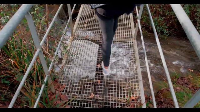 WALKING: Panasonic GH5 4K + Venus Optics Laowa 7.5mm F/2.0 Ultra Wide Angle смотреть онлайн