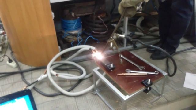Испытание контактной вставки на дуговое воздействие смотреть онлайн