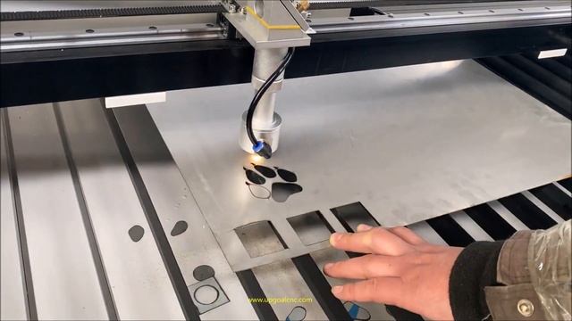 Economic Large 150W Metal Co2 Laser Cutting Machine for Stainless Steel 1300*2500mm смотреть онлайн