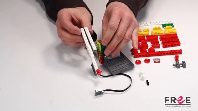 Kod do Przyszłości: Lego WeDo 1.0 Bramkarz - Goal Keeper смотреть онлайн