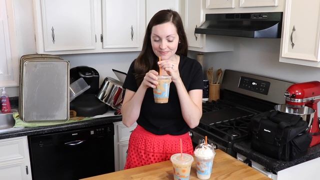 DUNKIN Review: New Hershey Flavors | Cookies & Cream, Heath, Kit Kat смотреть онлайн