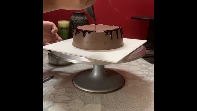 Basic Chocolate Drip Cake Tutorial смотреть онлайн