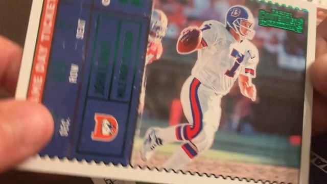 Opening a pack of panini football contenders! смотреть онлайн