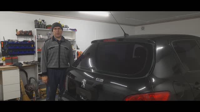 Принцип снятия заднего фонаря Пежо 307, 2007 г.в. смотреть онлайн