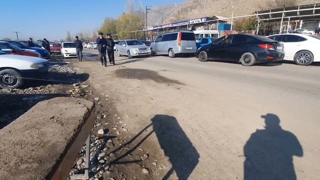 ДЫЙКАН БАЗАР👍 ЖОЛ ЖЭЭГИНДЕ АРЗАН БААДА УНААЛАР👍13_НОЯБРЬ МАШИНА БАЗАР ОШ смотреть онлайн