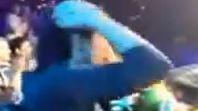 Дима Билан под чем то , ведёт себя странно , позор смотреть онлайн