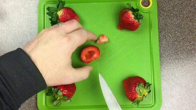 Cheesecake Stuffed French Toast with Strawberries - Rody's Kitchen, S1:E9 смотреть онлайн