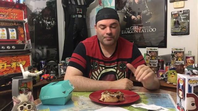 Cinnabon Maple Bacon Roll смотреть онлайн