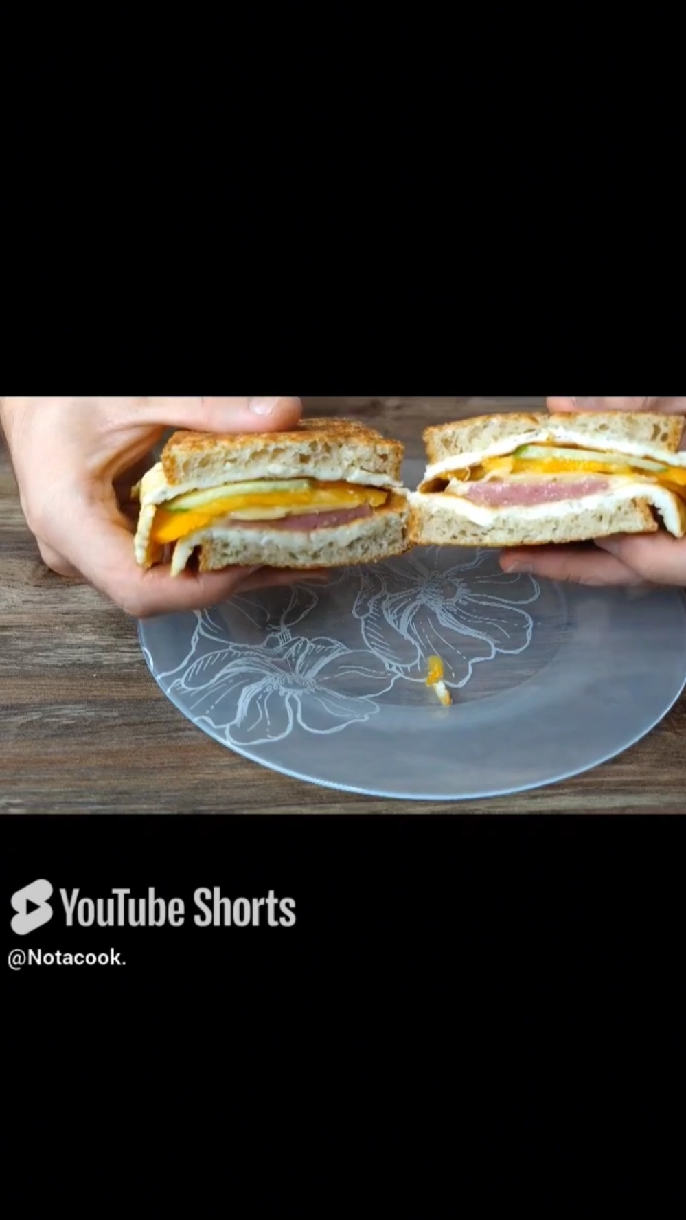 Быстрый бутерброд на сковородке с яйцом 🍳🥪