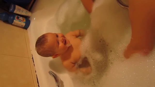 Красивый малыш смотреть онлайн