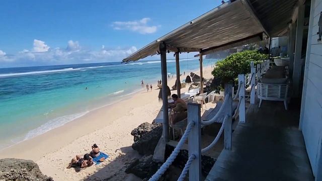 Eri Senang Joget di Pantai / Karma Kandara Beach смотреть онлайн