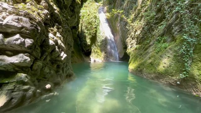 Водопад ЧУДО КРАСОТКА. 📍Солоники, Лазаревский район. смотреть онлайн