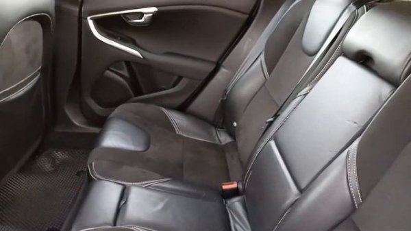 Краткий видеообзор на VOLVO V40 2019