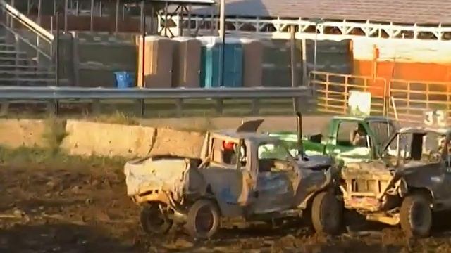 Rush City Clean Up Derby Compact Trucks 2011 смотреть онлайн