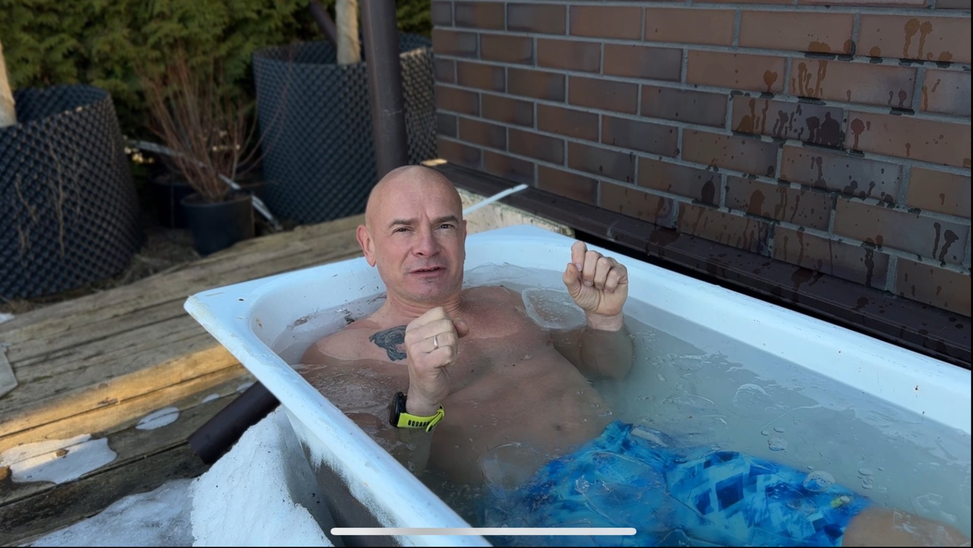 Как постепенно подготовиться к закаливанию в ледяной ванне