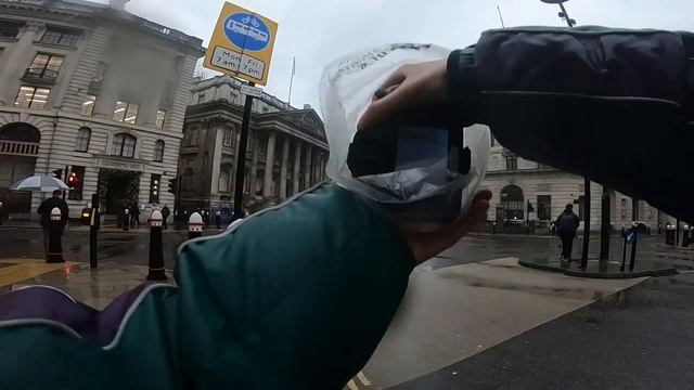 London Street Photography POV (Heavy Rain) | Sigma 135mm f/1.8 DG HSM ART смотреть онлайн