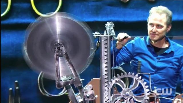 Penn and Teller Fool US: David Caserta Saws himself in half смотреть онлайн