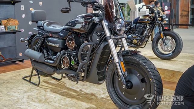 Lançamento de 5 grafismos da motofino na V-MAXTER 300 e revelação de 2 lançamentos futuros смотреть онлайн