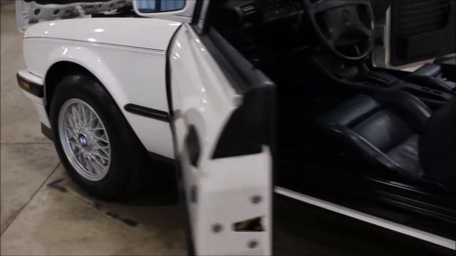 1992 BMW 325i смотреть онлайн