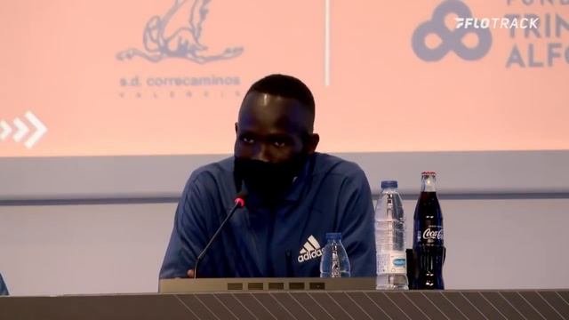 Kibiwott Kandie Reacts To Breaking World Record At Valencia Half Marathon смотреть онлайн