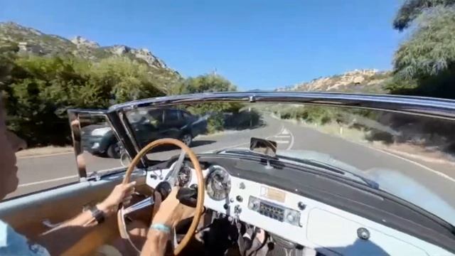 La Lancia Aurelia B24 Convertible del film Il Sorpasso risplende in Costa Smeralda смотреть онлайн