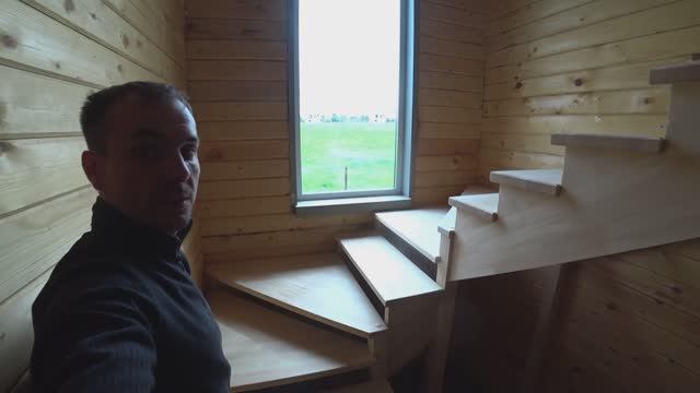 Установка лестницы в Перми, доски для подачи и два табурета лофт. смотреть онлайн