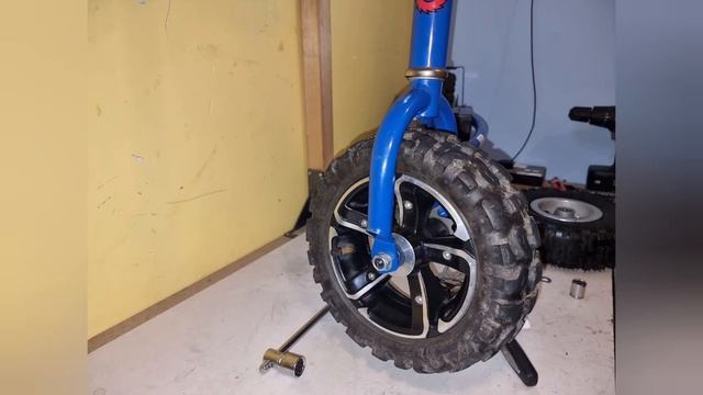 RAZOR E300/ 48V 1800W BRUSHLESS MOTOR ELECTRIC SCOOTER PROJECT (PART4) NEW BIGGER WHEELS!!! смотреть онлайн