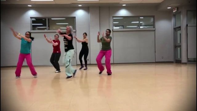 La Vida Es Un Carnaval - Celia Cruz- Dance choreography смотреть онлайн