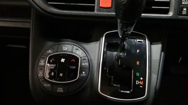 TOYOTA　VOXY 　ZS　煌 (2016model year)