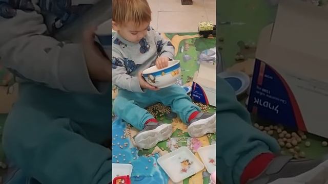 Дин в роли шеф-повара.Готовим хумус🍽️🍛🎄 смотреть онлайн